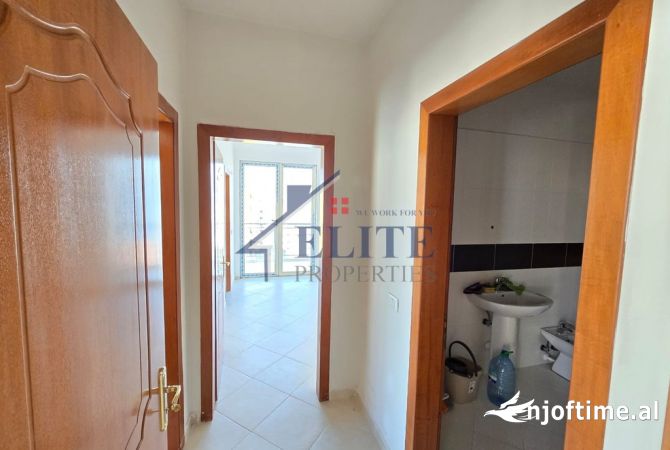 Shtepi ne shitje Apartament ne Tirane, 2+1, Mobilimi Bosh, pa mobiluar, Pagesa 135,300  Euro.