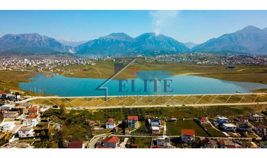 Prane Liqenit te Paskuqanit, toke ne shitje