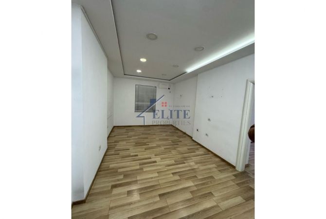 Blloku, apartament 2+1 per zyra me qira