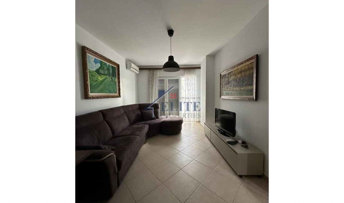 Shtepi me qera Apartament ne Tirane, 1+1, Mobilimi E mobiluar, Pagesa 550  Euro.