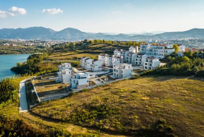 Farke ,Toke per Shitje