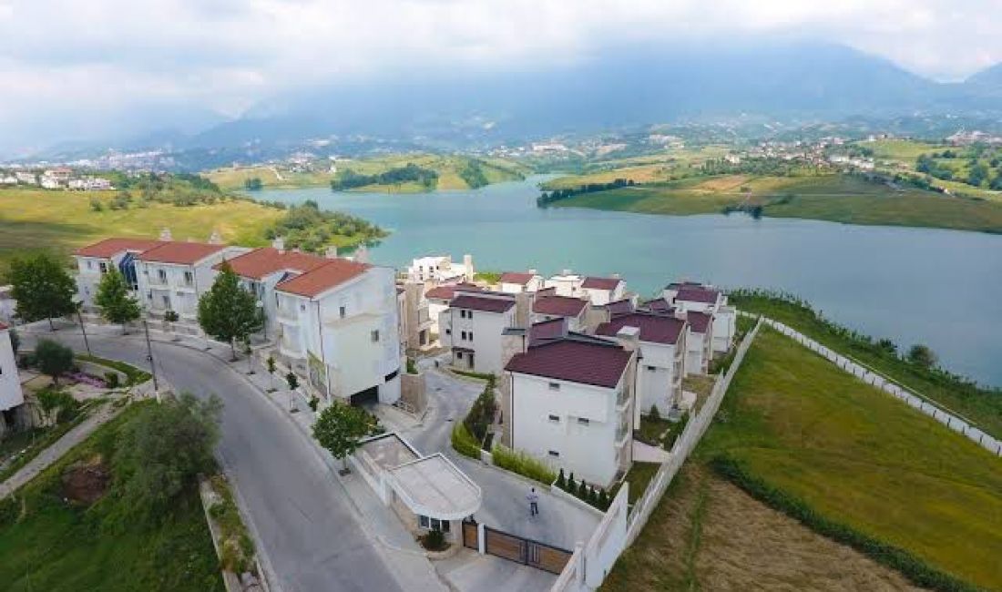 Farke ,Toke per Shitje