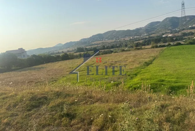 Shitet tokë në Vishaj, pranë Vilës 26