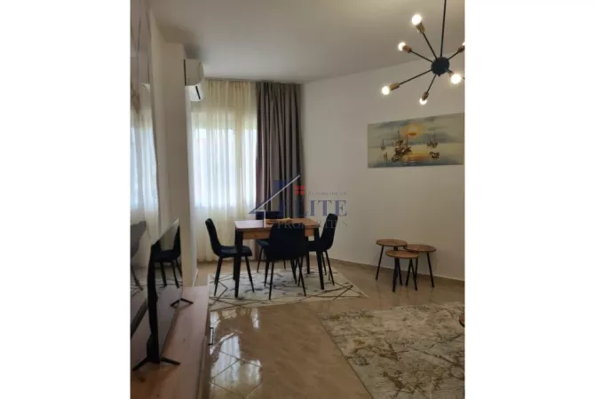 Shtepi me qera Apartament ne Tirane, 1+1, Mobilimi E mobiluar, Pagesa 500  Euro.