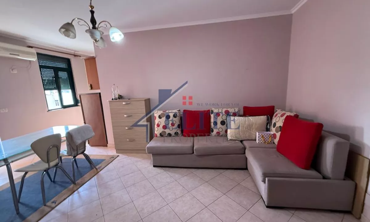 Shtepi me qera Apartament ne Tirane, 1+1, Mobilimi E mobiluar, Pagesa 550  Euro.