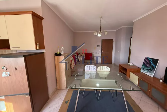 Shtepi me qera Apartament ne Tirane, 1+1, Mobilimi E mobiluar, Pagesa 550  Euro.