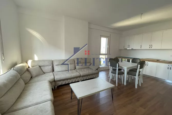 Shtepi me qera Apartament ne Tirane, 2+1, Mobilimi E mobiluar, Pagesa 450  Euro.