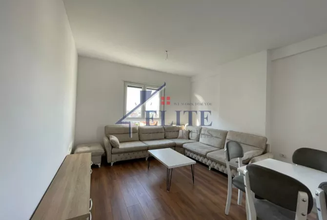 Shtepi me qera Apartament ne Tirane, 2+1, Mobilimi E mobiluar, Pagesa 450  Euro.