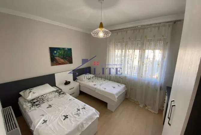 Shtepi me qera Apartament ne Tirane, 3+1, Mobilimi E mobiluar, Pagesa 1,200  Euro.
