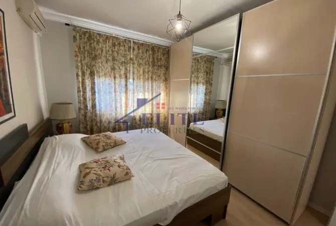 Shtepi me qera Apartament ne Tirane, 3+1, Mobilimi E mobiluar, Pagesa 1,200  Euro.