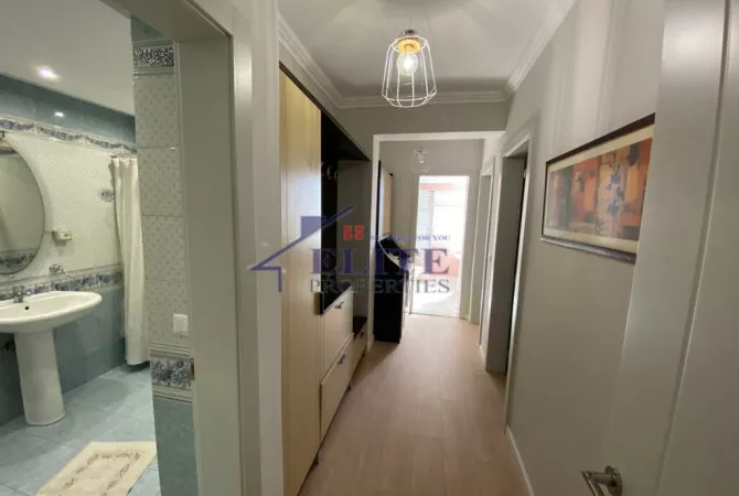 Shtepi me qera Apartament ne Tirane, 3+1, Mobilimi E mobiluar, Pagesa 1,200  Euro.