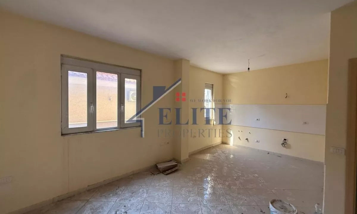 Shtepi ne shitje Apartament ne Tirane, 2+1, Mobilimi Bosh, pa mobiluar, Pagesa 130,000  Euro.