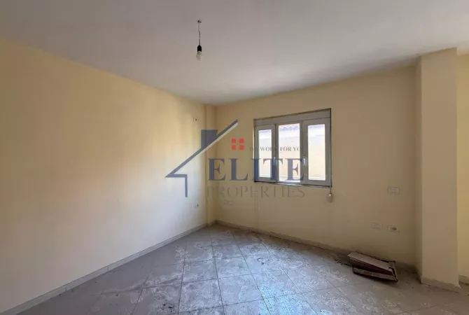 Shtepi ne shitje Apartament ne Tirane, 2+1, Mobilimi Bosh, pa mobiluar, Pagesa 130,000  Euro.