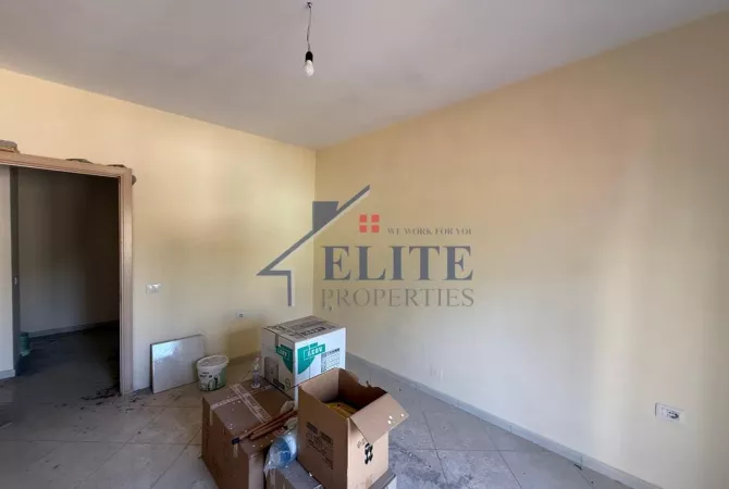 Shtepi ne shitje Apartament ne Tirane, 2+1, Mobilimi Bosh, pa mobiluar, Pagesa 130,000  Euro.