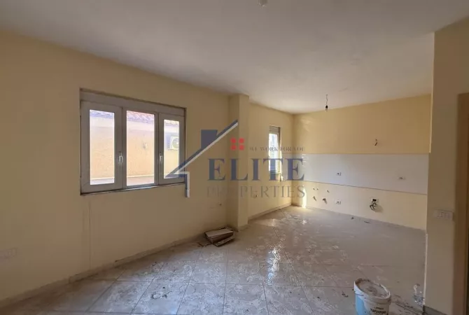 Laprakë, apartament 2+1 në shitje