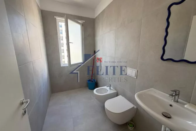 Shtepi me qera Apartament ne Tirane, 2+1, Mobilimi Pjeserisht e mobiluar, Pagesa 380  Euro.