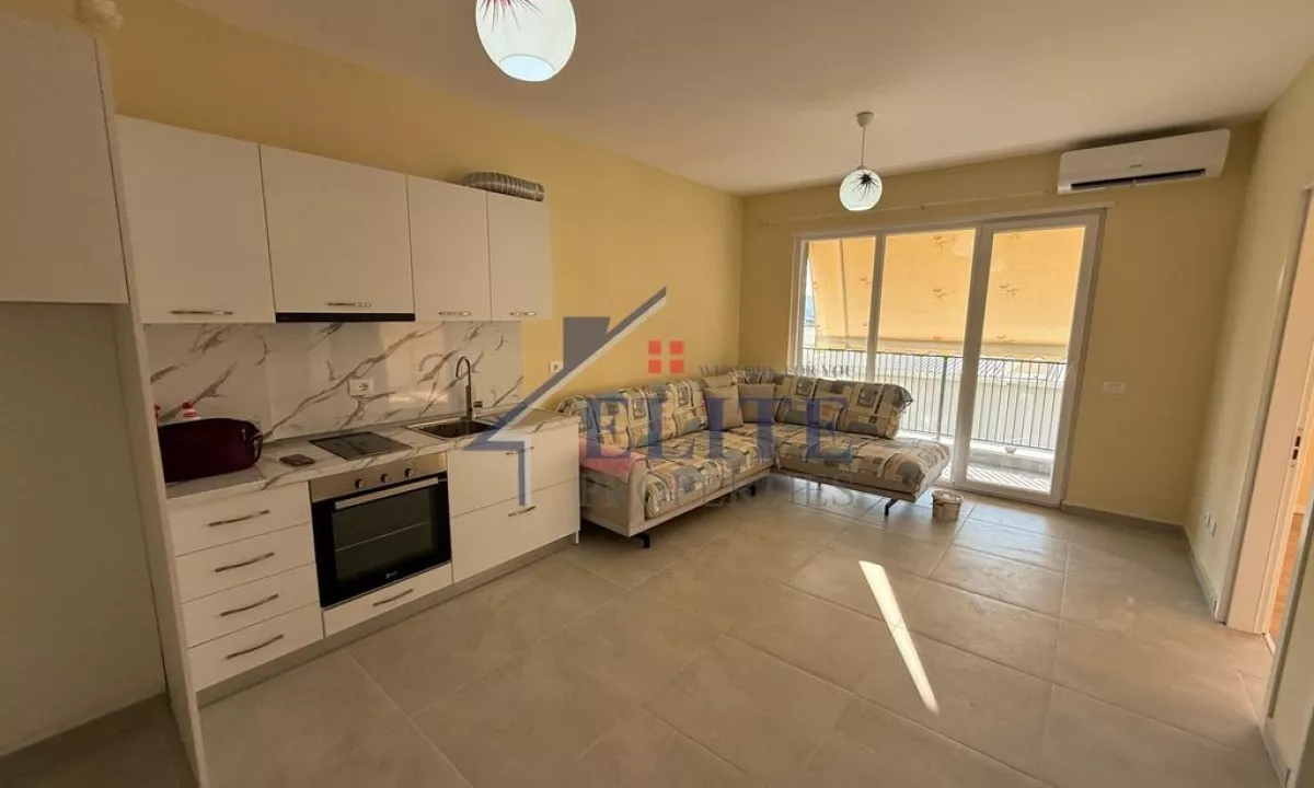 Shtepi me qera Apartament ne Tirane, 2+1, Mobilimi Pjeserisht e mobiluar, Pagesa 380  Euro.