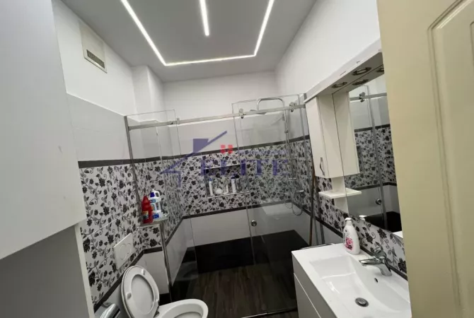 Shtepi me qera Apartament ne Tirane, 2+1, Mobilimi E mobiluar, Pagesa 700  Euro.