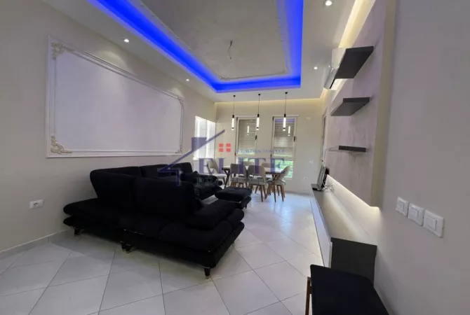 Shtepi me qera Apartament ne Tirane, 2+1, Mobilimi E mobiluar, Pagesa 700  Euro.