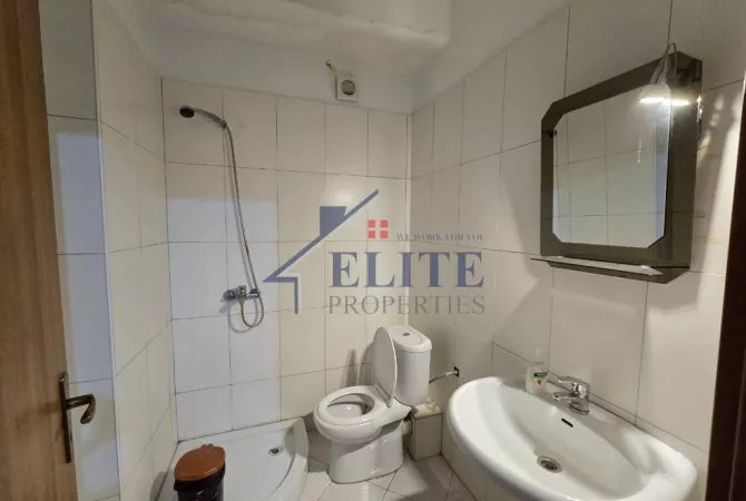 Shtepi ne shitje Apartament ne Tirane, 2+1, Mobilimi E mobiluar, Pagesa 140,000  Euro.
