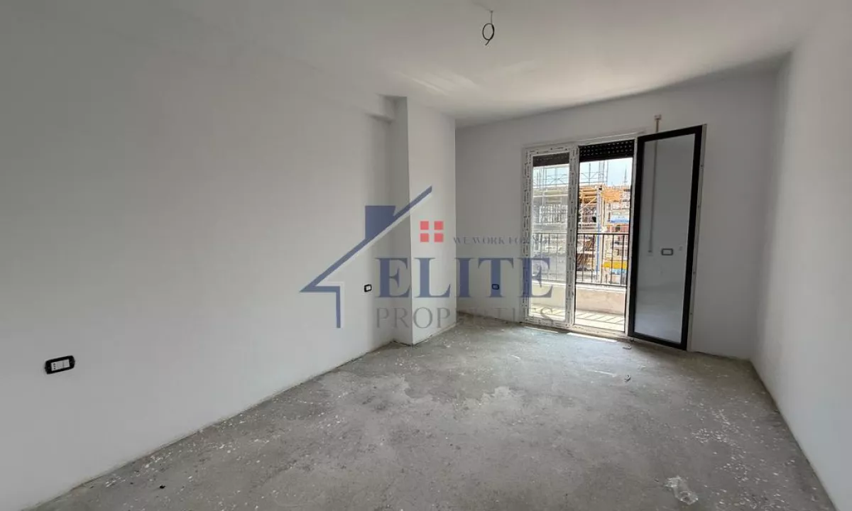 Shtepi ne shitje Apartament ne Tirane, 1+1, Mobilimi Bosh, pa mobiluar, Pagesa 100,260  Euro.
