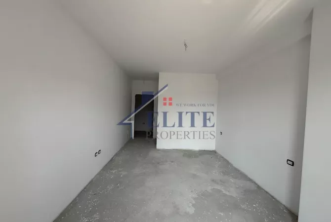 Shtepi ne shitje Apartament ne Tirane, 1+1, Mobilimi Bosh, pa mobiluar, Pagesa 100,260  Euro.