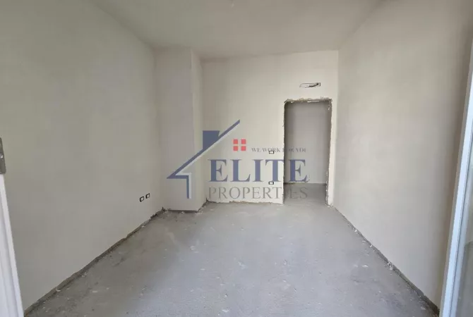 Shtepi ne shitje Apartament ne Tirane, 2+1, Mobilimi Bosh, pa mobiluar, Pagesa 192,000  Euro.