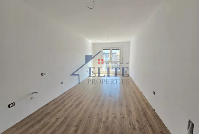 Shtepi ne shitje Apartament ne Tirane, 1+1, Mobilimi Bosh, pa mobiluar, Pagesa 100,260  Euro.
