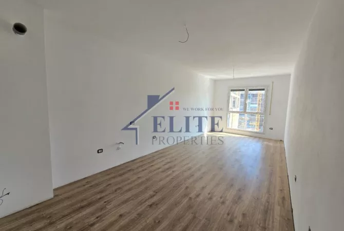 Shtepi ne shitje Apartament ne Tirane, 1+1, Mobilimi Bosh, pa mobiluar, Pagesa 100,260  Euro.