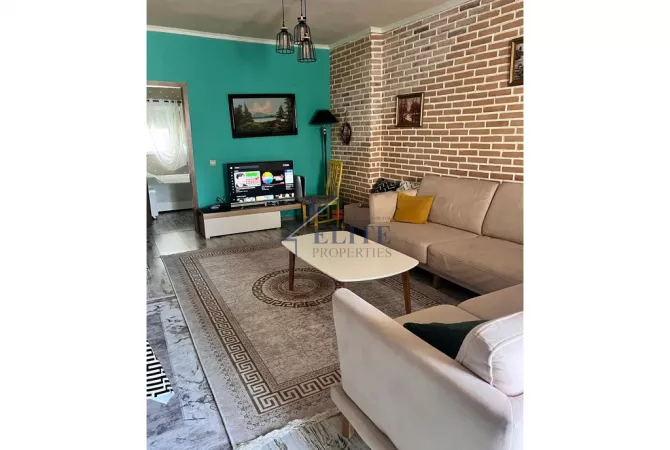 Komuna e Parisit – apartament 2+1 me qira