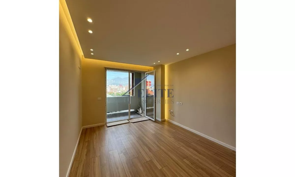 Shtepi ne shitje Apartament ne Tirane, 2+1, Mobilimi Bosh, pa mobiluar, Pagesa 171,000  Euro.