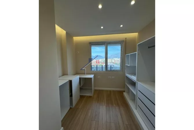 Shtepi ne shitje Apartament ne Tirane, 2+1, Mobilimi Bosh, pa mobiluar, Pagesa 171,000  Euro.