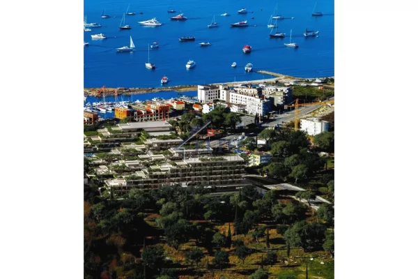 Shtepi ne shitje Apartament ne Vlore, Garsoniere, Mobilimi Bosh, pa mobiluar, Pagesa 115,100  Euro.