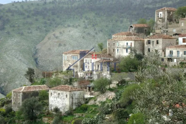 Shtepi ne shitje Shtepi Private ne Himare, 2+1, Mobilimi Bosh, pa mobiluar, Pagesa 130,000  Euro.