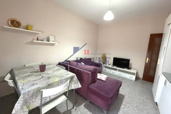 Rruga e Durrësit, apartament 2+1 me qira