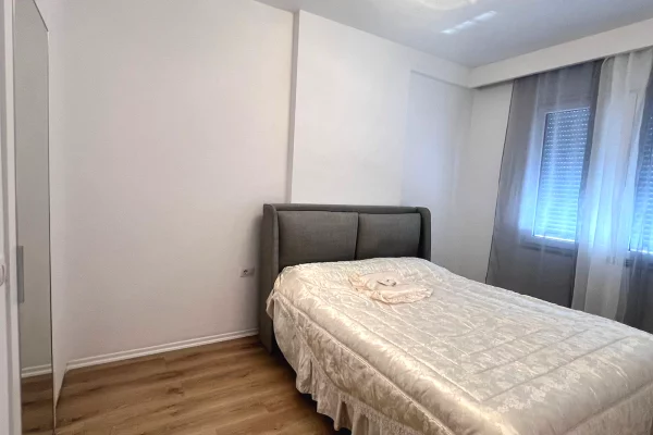 Shtepi ne shitje Apartament ne Tirane, 2+1, Mobilimi E mobiluar, Pagesa 250,000  Euro.