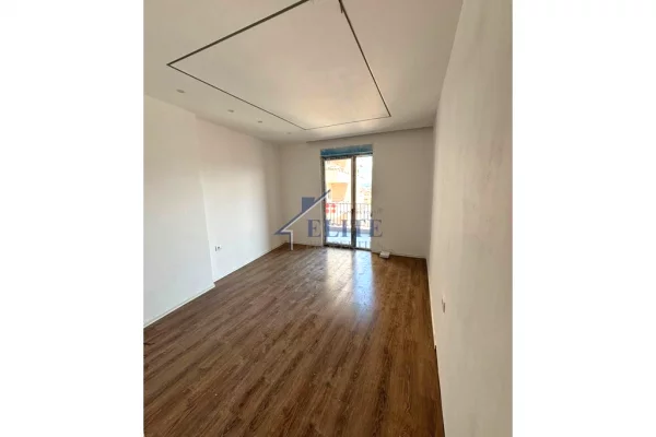 Shtepi ne shitje Apartament ne Tirane, 1+1, Mobilimi Bosh, pa mobiluar, Pagesa 114,750  Euro.