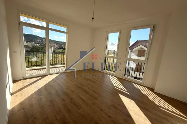 Shtepi ne shitje Apartament ne Tirane, 2+1, Mobilimi Bosh, pa mobiluar, Pagesa 158,080  Euro.