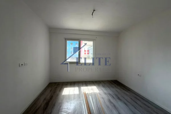 Shtepi ne shitje Apartament ne Tirane, 2+1, Mobilimi Bosh, pa mobiluar, Pagesa 225,664  Euro.
