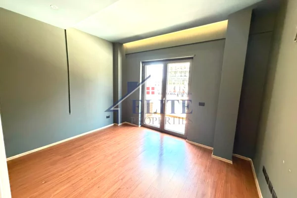 Ambient biznesi me qera 3+1 ne Tirane - 1,100 Euro