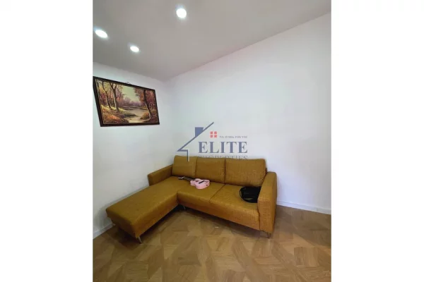 Rruga "Siri Kodra", Brenda Unazës së Vogël apartament 2+1 ne shitje