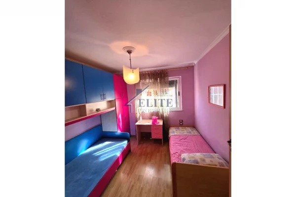 Shtepi ne shitje Apartament ne Tirane, 2+1, Mobilimi E mobiluar, Pagesa 117,000  Euro.