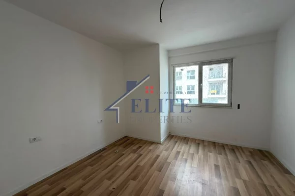 Shtepi ne shitje Apartament ne Tirane, 2+1, Mobilimi Bosh, pa mobiluar, Pagesa 192,480  Euro.