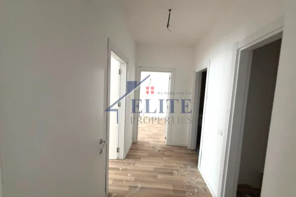 Shtepi ne shitje Apartament ne Tirane, 2+1, Mobilimi Bosh, pa mobiluar, Pagesa 192,480  Euro.