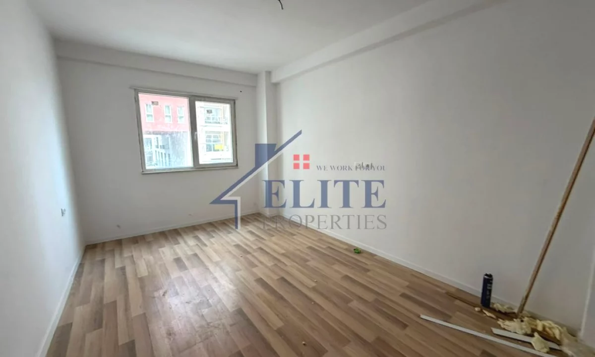 Shtepi ne shitje Apartament ne Tirane, 2+1, Mobilimi Bosh, pa mobiluar, Pagesa 192,480  Euro.