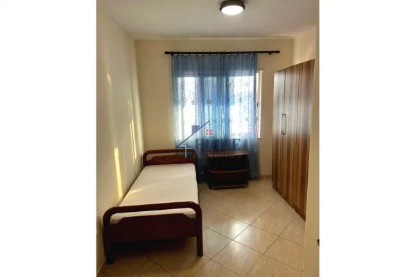 Shtepi me qera Apartament ne Tirane, 3+1, Mobilimi E mobiluar, Pagesa 55,000  Leke.