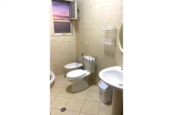 Shtepi me qera Apartament ne Tirane, 3+1, Mobilimi E mobiluar, Pagesa 55,000  Leke.