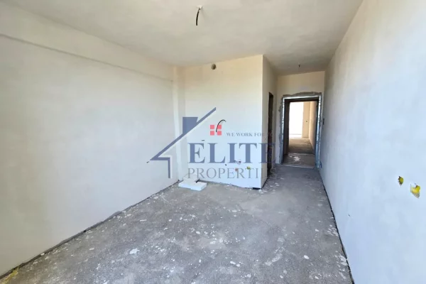 Shtepi ne shitje Apartament ne Durres, Garsoniere, Mobilimi Bosh, pa mobiluar, Pagesa 48,360  Euro.