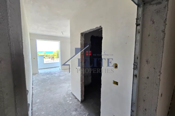 Shtepi ne shitje Apartament ne Durres, Garsoniere, Mobilimi Bosh, pa mobiluar, Pagesa 48,360  Euro.