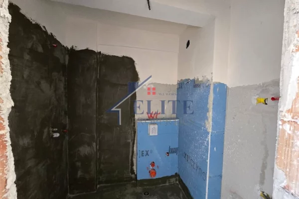 Shtepi ne shitje Apartament ne Durres, Garsoniere, Mobilimi Bosh, pa mobiluar, Pagesa 48,360  Euro.
